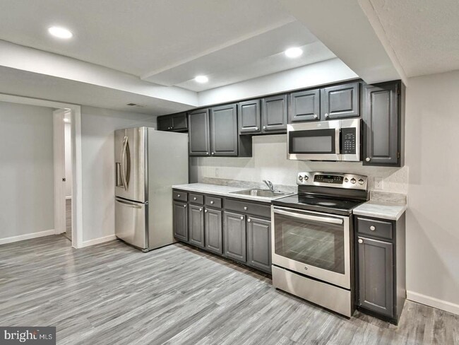 Building Photo - 1203 Kings Heather Dr