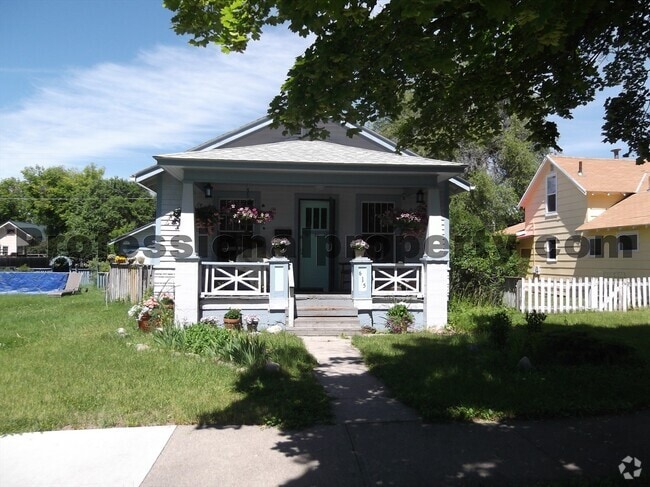Building Photo - Two Bedroom Home in the Rose Park Neighbor...