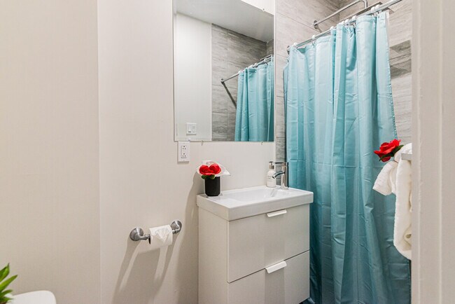 Photo - 1010 Rue Saint-Philippe Unit SI ID1295481P