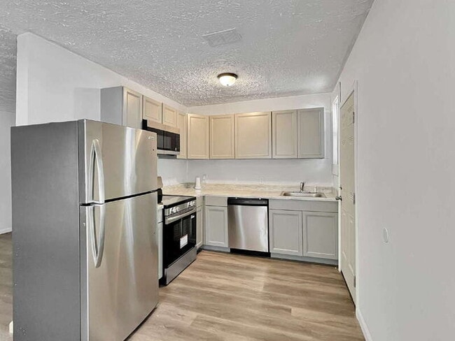 Photo - 1121 E 53rd St