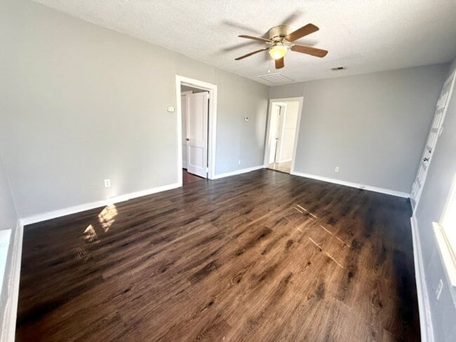 Photo - Charming Cottage with Spacious Yard in Lake Charles!