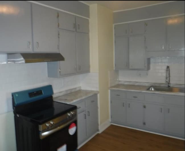 Photo - 8416 Division Ave