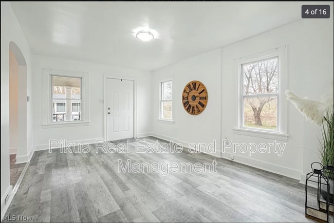 Photo - 1033 Chandler Ave