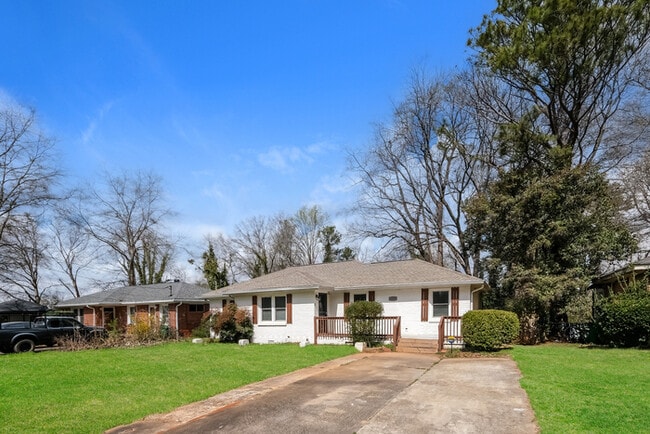 Building Photo - Fantastic 4bd/2ba home! Let yourself in!