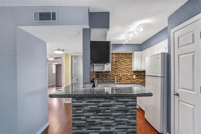 Photo - 419 Marshall St Unit 10