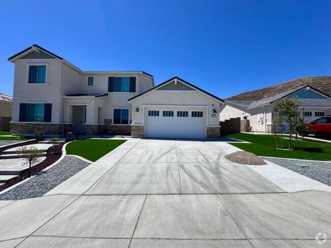 Building Photo - Spacious 5BD/3BA Home with Loft, Solar & B...