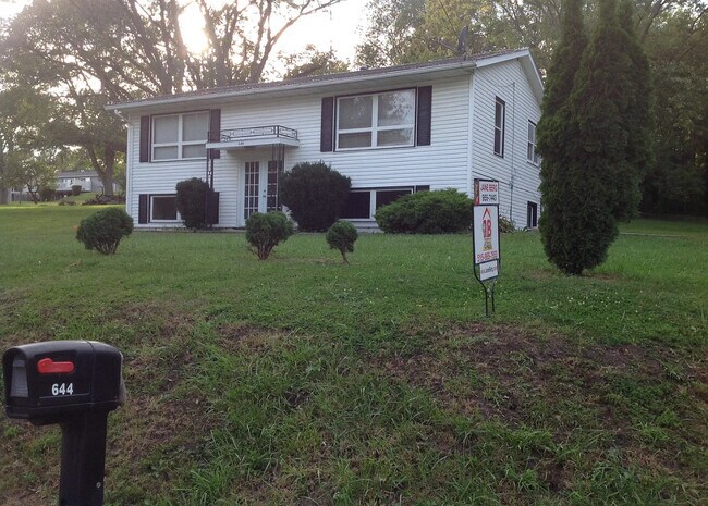 Photo - 644 2nd St NW