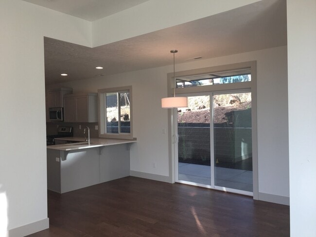 60991 SE Sweet Pea Dr