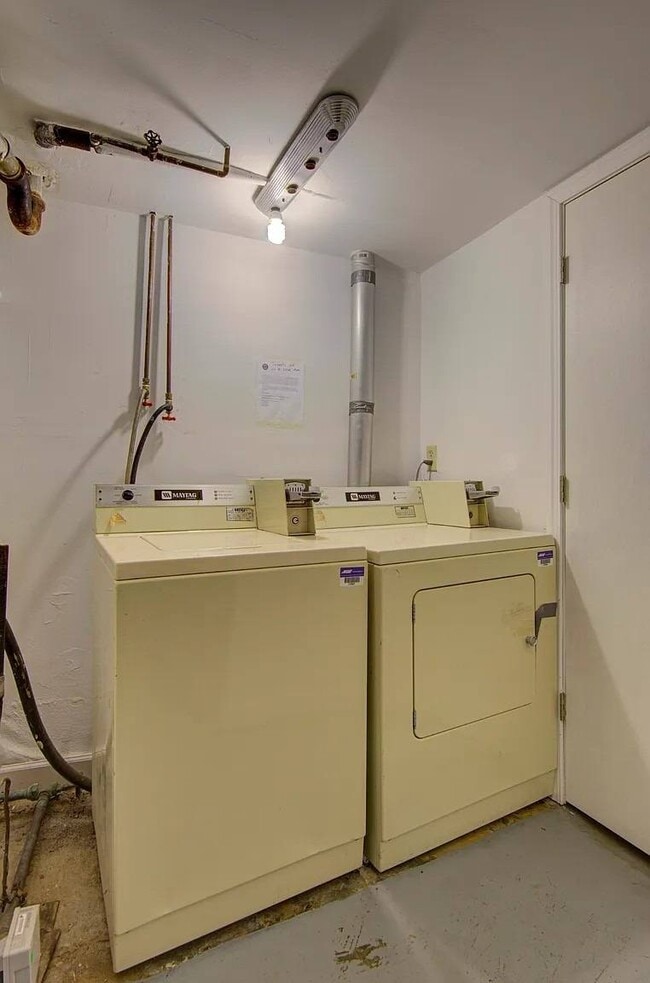 Photo - Square 131 - 4880 - 12 Plex