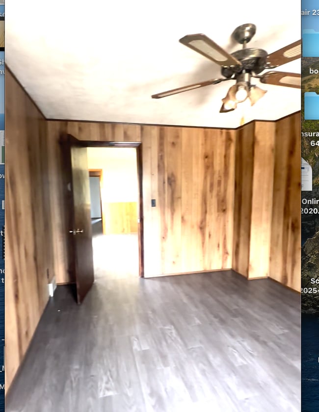 Habitación del frente al otro lado - 1957 E 123rd St Unidad 1