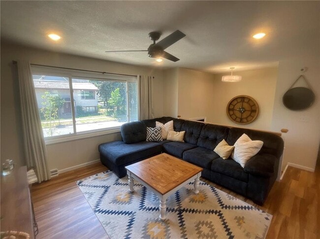 Photo - 901 Summer St NE