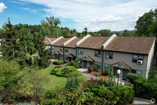 Building Photo - Forest Edge Townhomes- Cozy. Peaceful. Con...