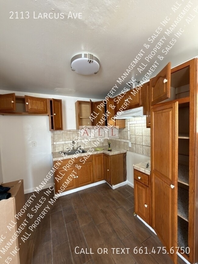 Photo - 2113 Larcus Ave