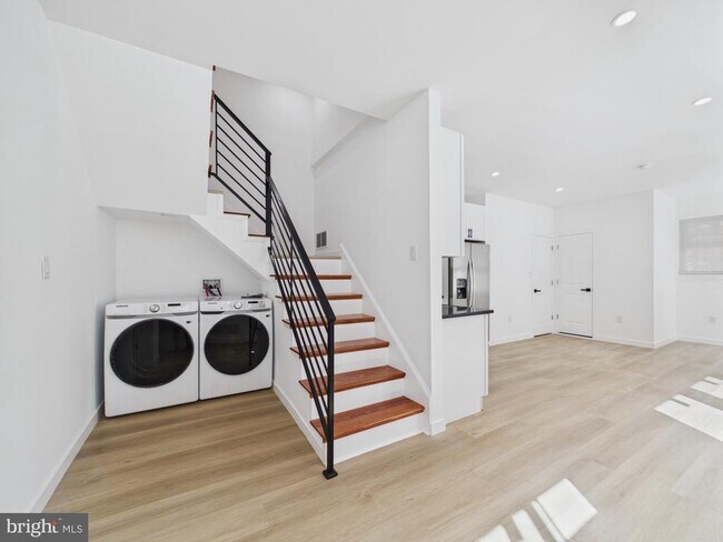 Photo - 3205 Summer St