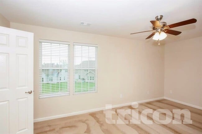 Photo - 2037 Silverton Cir