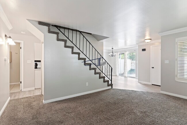 Photo - 77 Pheasantbrook Cir