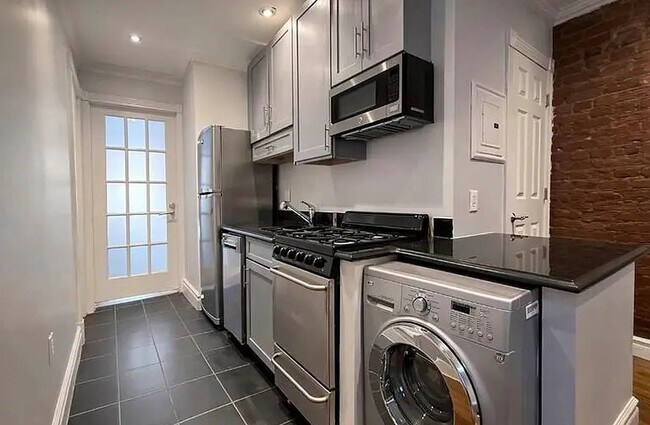 Photo - 410 E 13th St Unidad 2