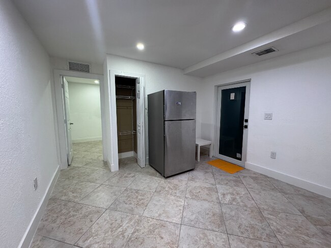 Photo - 1521 E 7th Ct