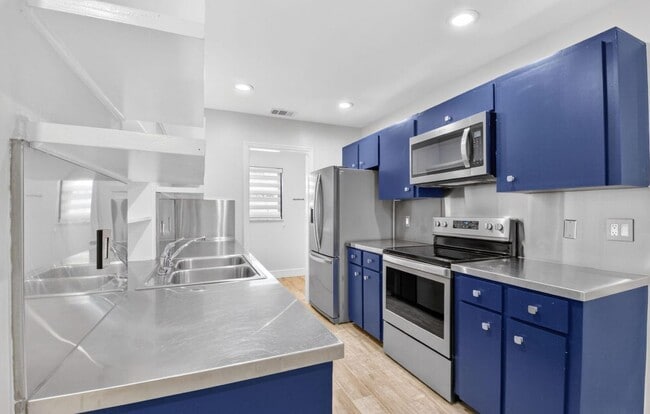 Building Photo - 725 Heron Dr