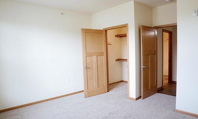 6_aspen-ridge-apartments-featured-bedroom-1200x720