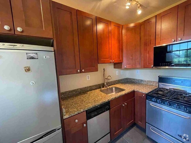 Building Photo - 3314 Mt Pleasant St NW Rental