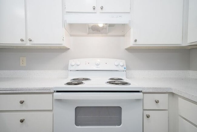 Photo - Remodeled 2 bedroom! $500 VISA GIFTCARD AT...