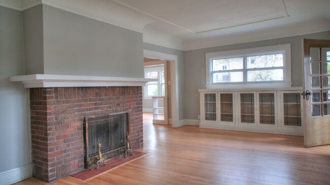 Building Photo - 2865 N Frederick Ave