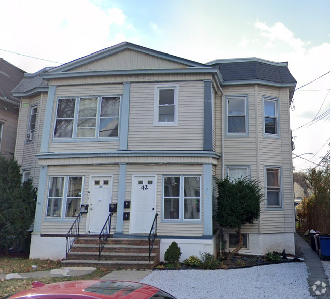 Building Photo - 42 Dehart Pl Unit 2 Rental