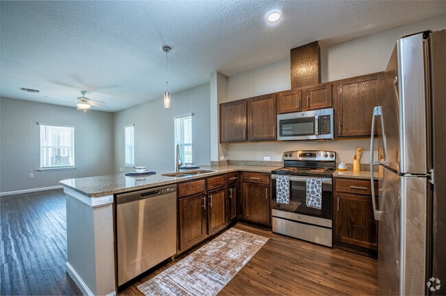 2BR, 2BA - 1,002SF - Kitchen