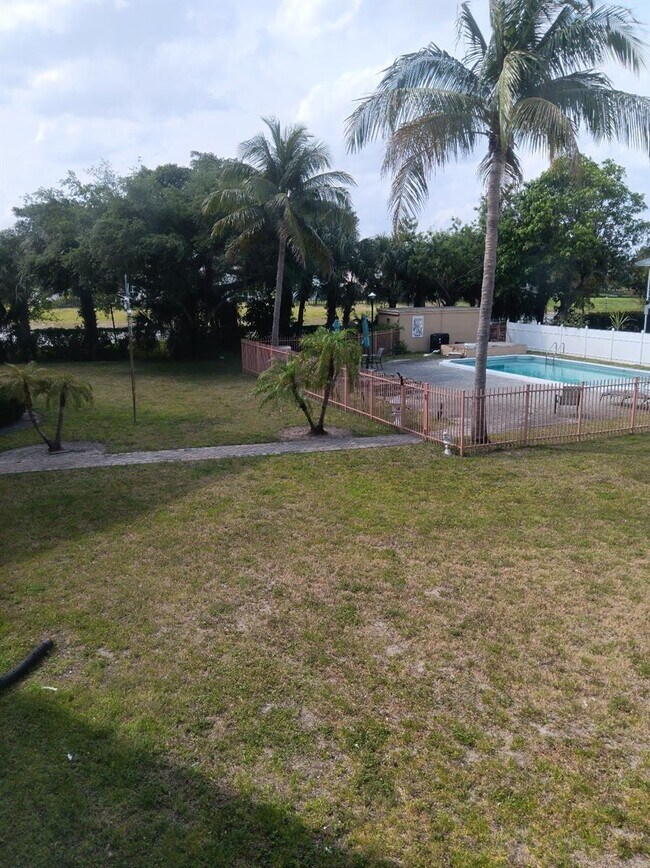 Photo - 941 Crystal Lake Dr Unit 211