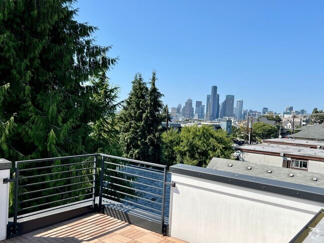 Building Photo - City Living at it's Best! Available Now Rental