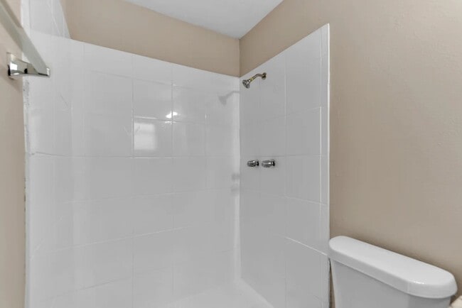 Photo - 2004 E Humphrey St