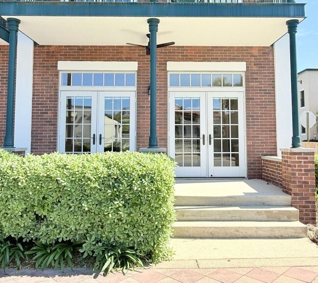 Building Photo - Downtown Pensacola Condo