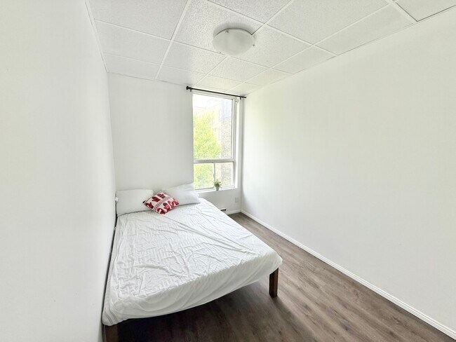 Photo - 344.5 Richmond St