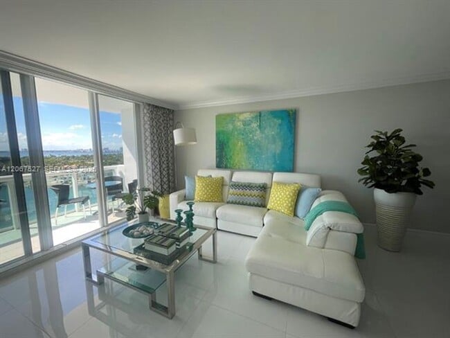 Photo - 5001 Collins Ave