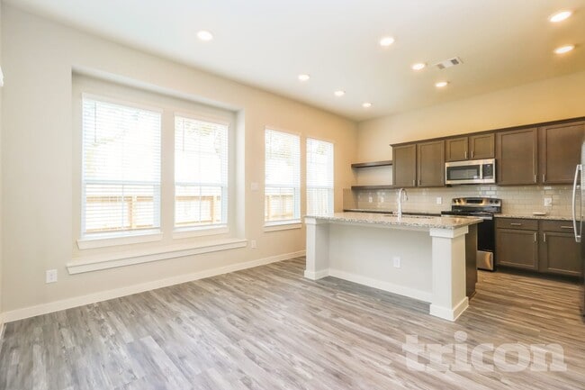 Photo - 9835 Willow Creek Commerce Dr