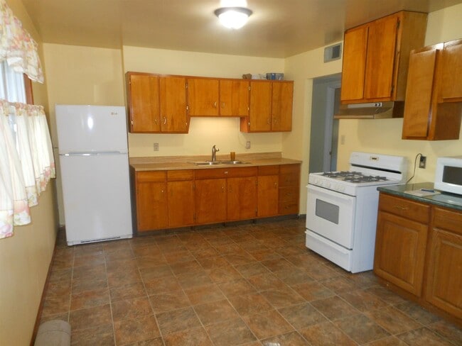 Photo - 2111 Maplehurst Ave