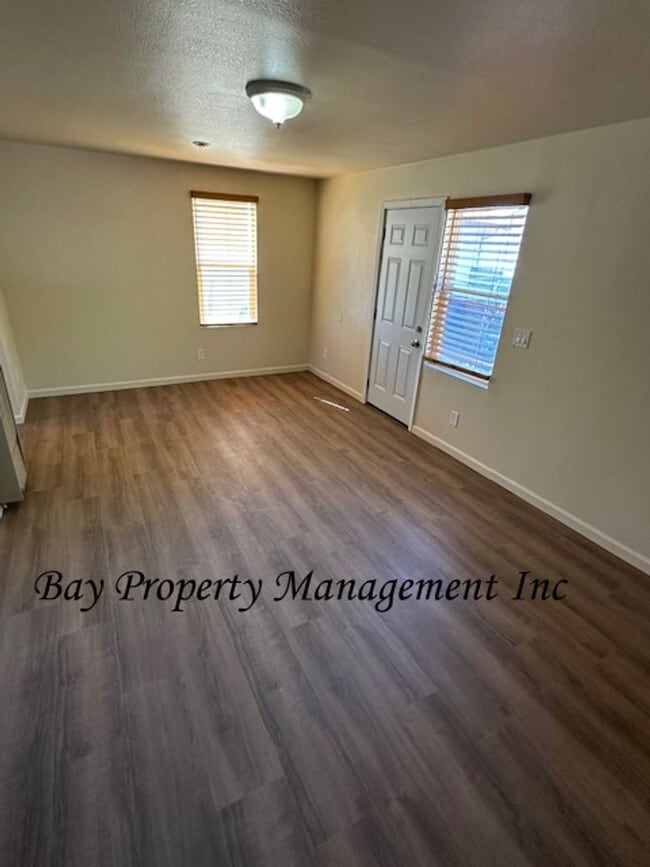 Photo - MONT1700 Unit B