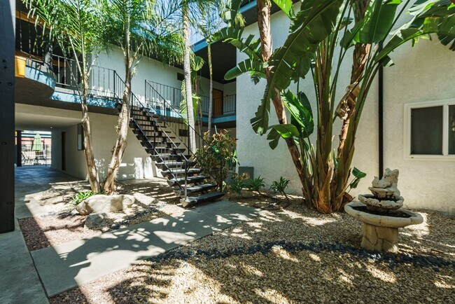 Photo - 18404 Vincennes Street