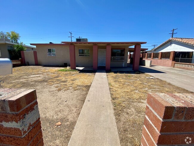 Building Photo - 3-Bedroom, 1.5 bath in Phoenix That’s read... Rental