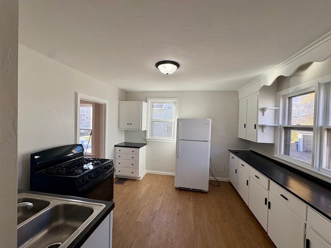 Photo - 700 W Lincoln Ave