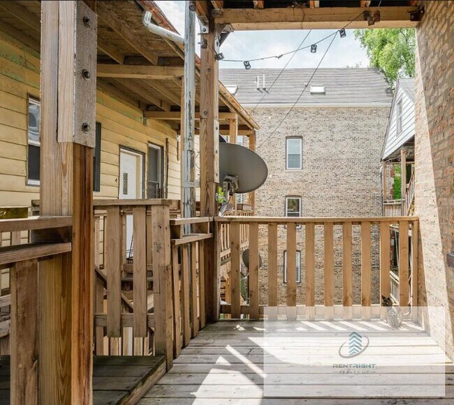 Photo - 2071 N Leavitt St Unit #3