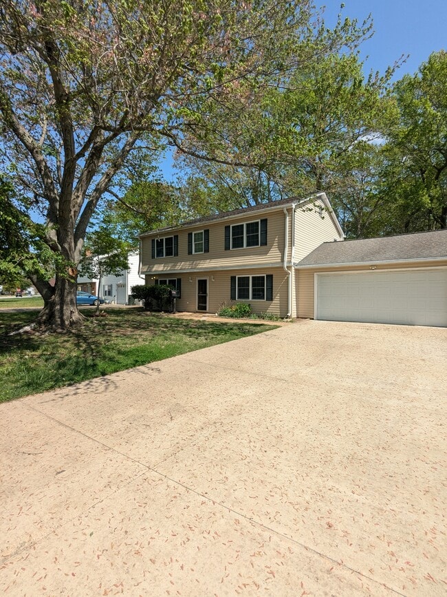 Photo - 12 Admiral Ct House