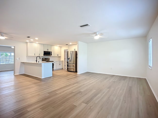 Photo - 2809 Taunton Dr W