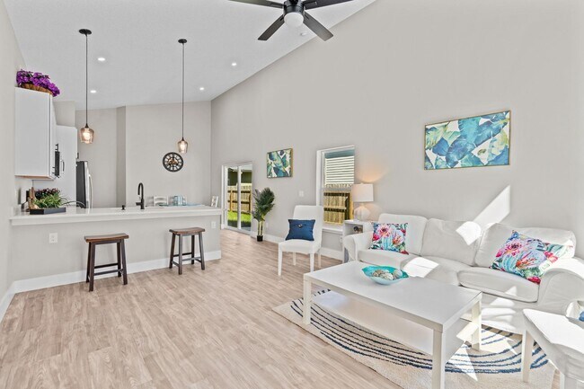 Photo - 816 W 9th St