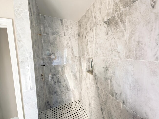 Photo - 4720 Hare St