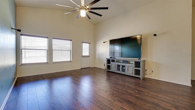 Photo - Room in House on Winterberry Ln