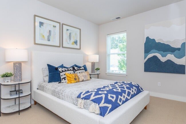 Photo - The Pointe at Dorset Crossing