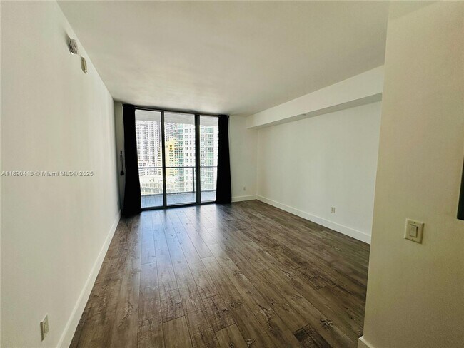 Photo - 1300 Brickell Bay Dr Unidad 1712