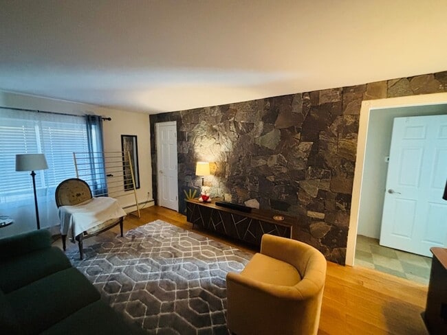 Building Photo - 48 2nd St Unit 1